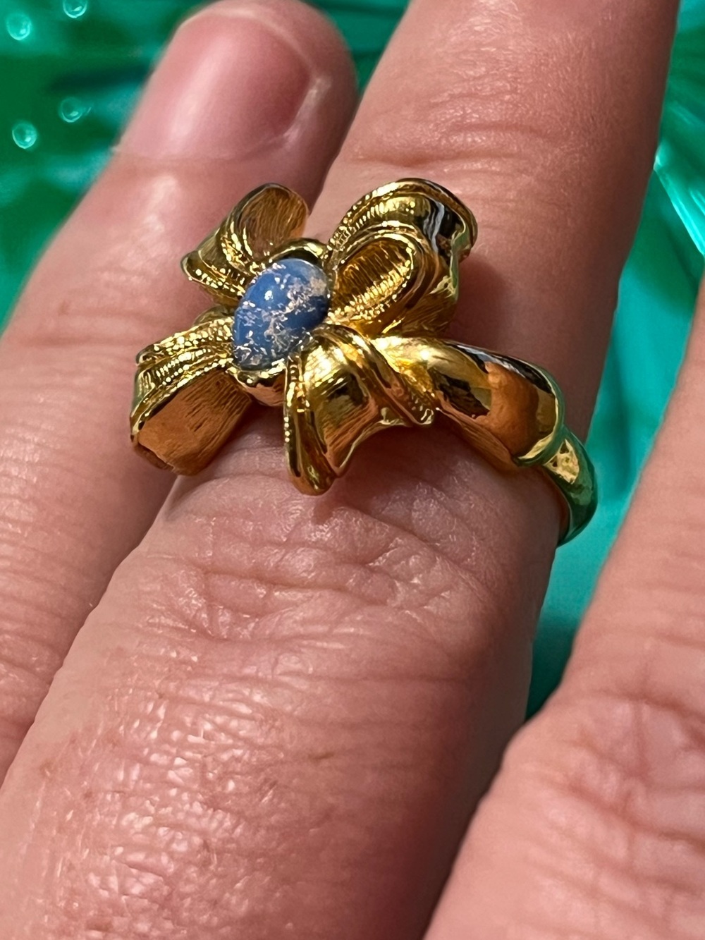 Vintage Avon Signed Faux Opal Golden Bow Costume Jewelry Size 5.75 Ring - Picture 4 of 7